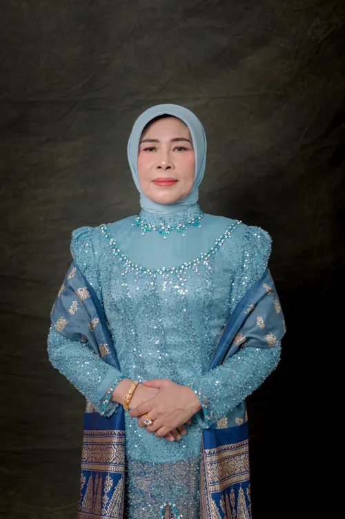Azizah, S.E. ()